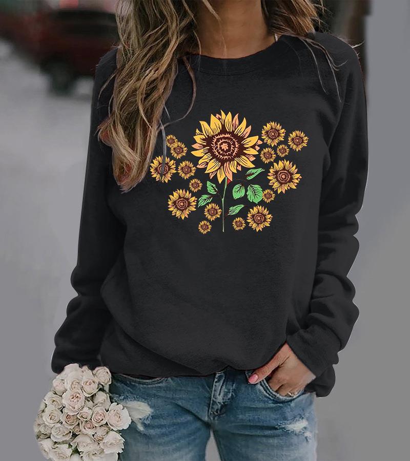Kvinne genser med blomster solsikke motiv og behagelig passform Skjora