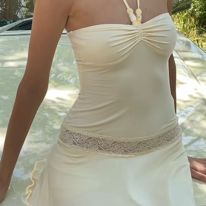 Dame jumpsuit med elegant snøring detalj og blomster aksent Skjora