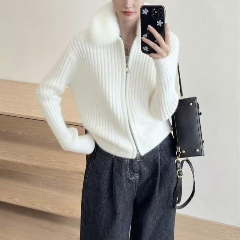 Dame cardigan med høykvalitets kunstig pelskrage og elegant ribbestrikket tekstur Skjora