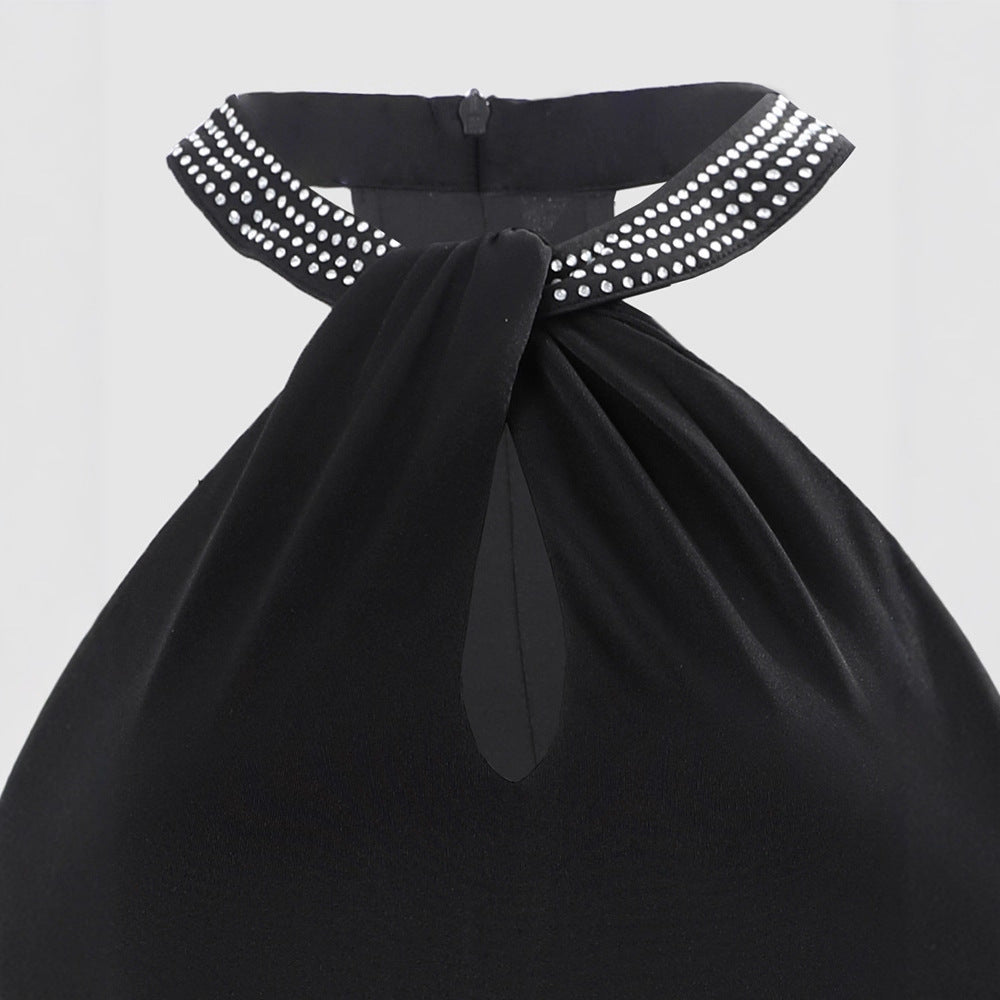 Dame glamorøs kveldsdrakt med chiffon-snitt og glitrende halsområde Skjora