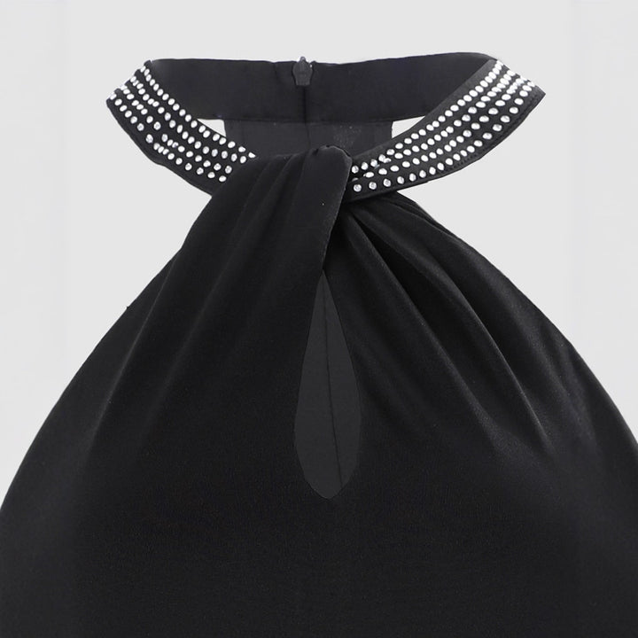 Dame glamorøs kveldsdrakt med chiffon-snitt og glitrende halsområde Skjora