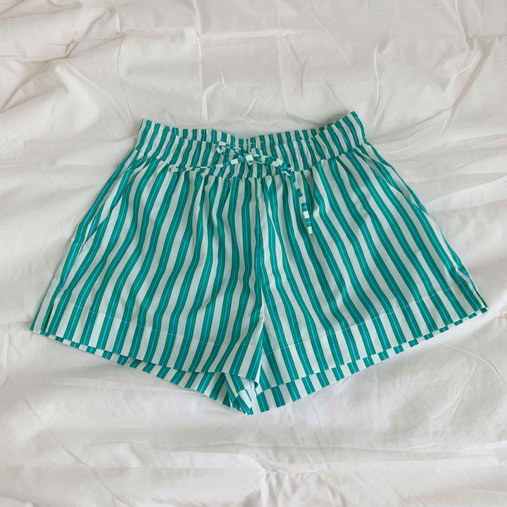 Dame komfortable fritids-shorts med fargerikt stripemønster og elastisk liv Skjora