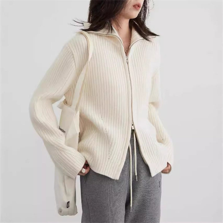 Kvinnens cardigan med sporty glidelås og ribbestruktur Skjora
