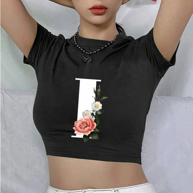 Dame cropped T-skjorte med blomstrede initialdesign Skjora