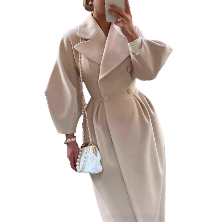 Kvinne Elegant Trenchcoat med Skreddersydd Passform og Sidesplit Skjora
