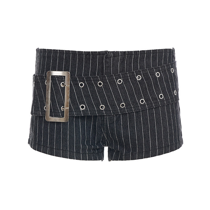 Dame shorts i urban nålstripete look med bred midjebelte og eyelets Skjora