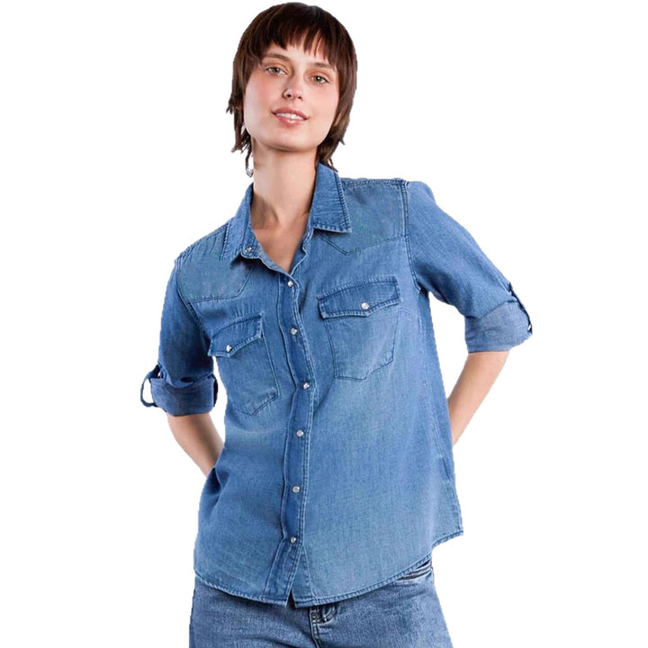 Dame casual denim-bluse med påsydde lommer og lett innsvingt snitt Skjora