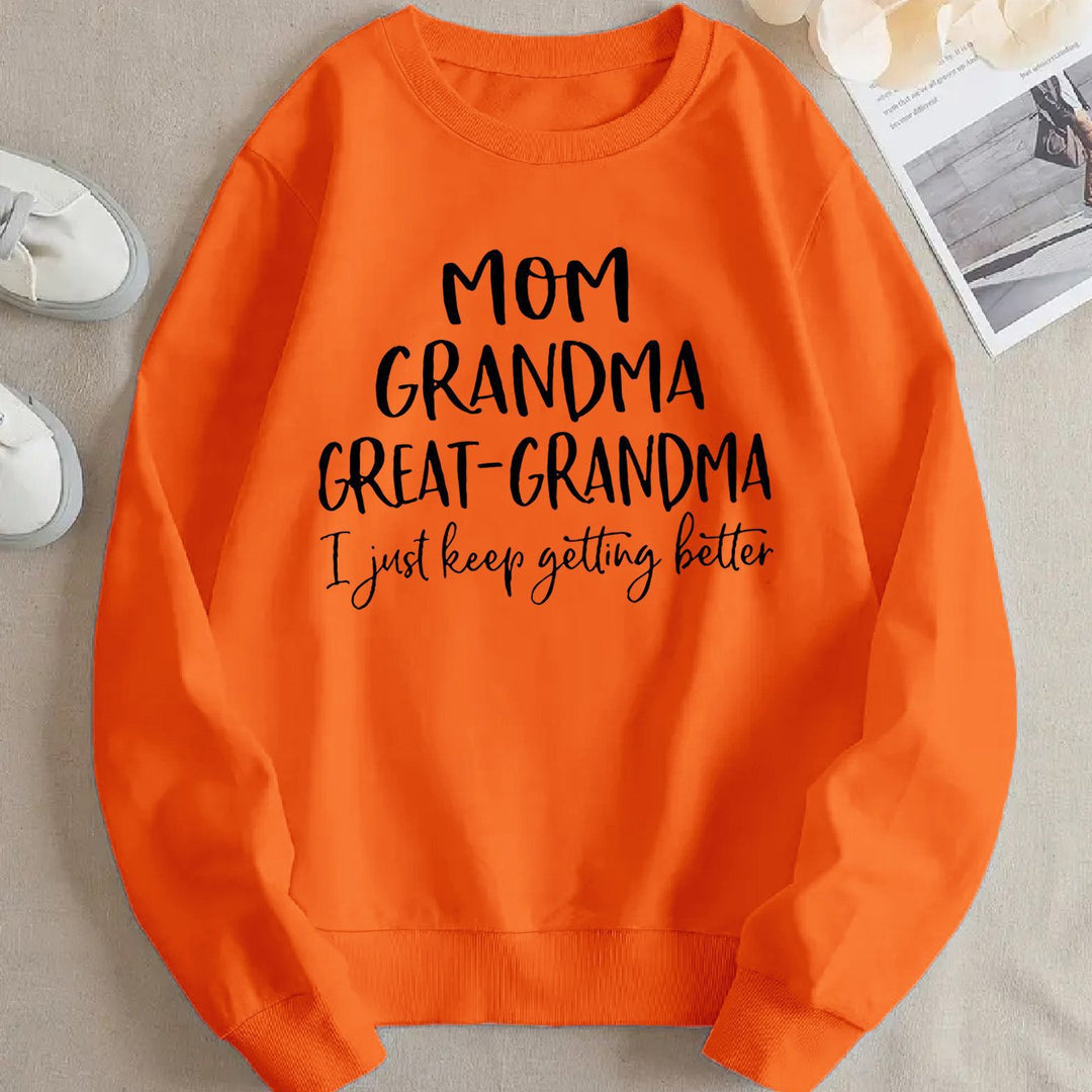 Dame sweatshirt med kreativ familieprint og komfortabel passform Skjora