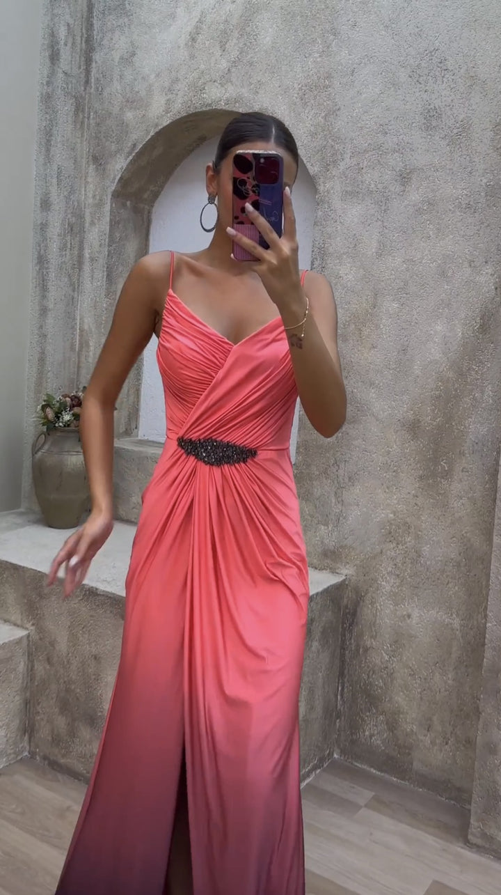 Dame Elegant Maxi Kjole med Dyp Splitt og Glitrende Detaljer Skjora