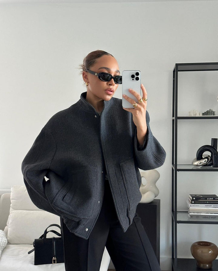 Dame Oversized Ulljakke med knappfri design og myk fôr Skjora