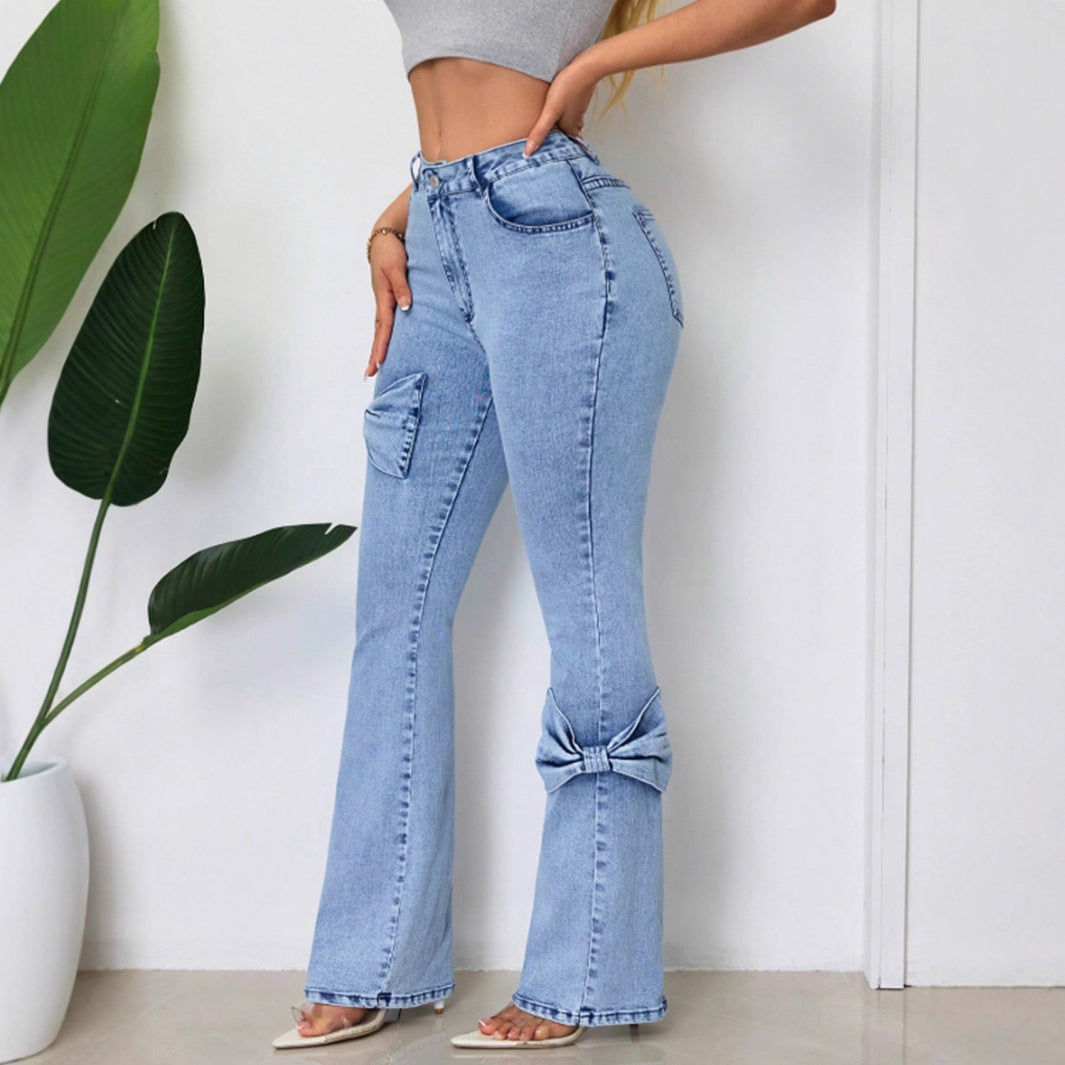 Kvinne flare jeans med dekorative sløyfer Skjora