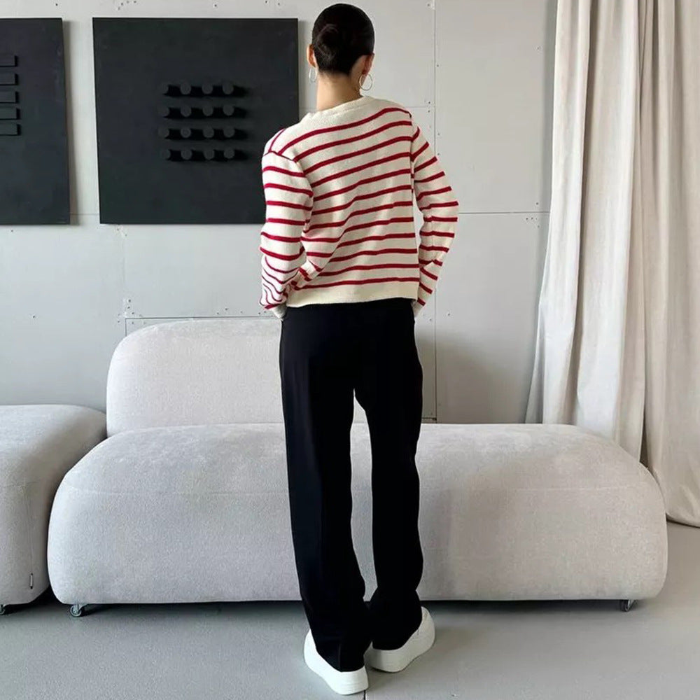 Kvinnens stripete cardigan med knappdetalj Skjora