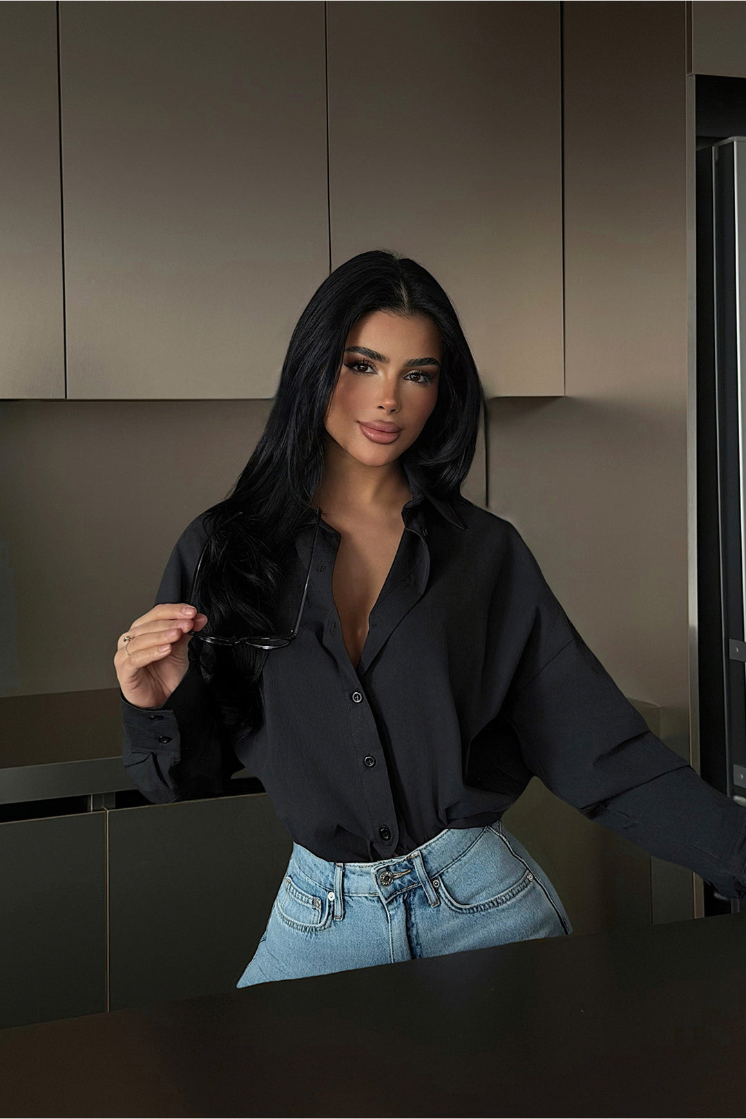 Kvinnelig elegant skreddersydd bluse med knappestolpe Skjora