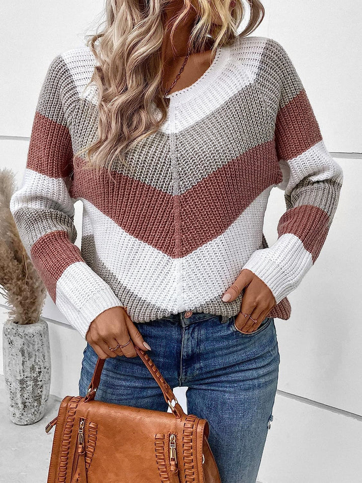 Kvinnes strikket genser i moderne chevron-stil Skjora