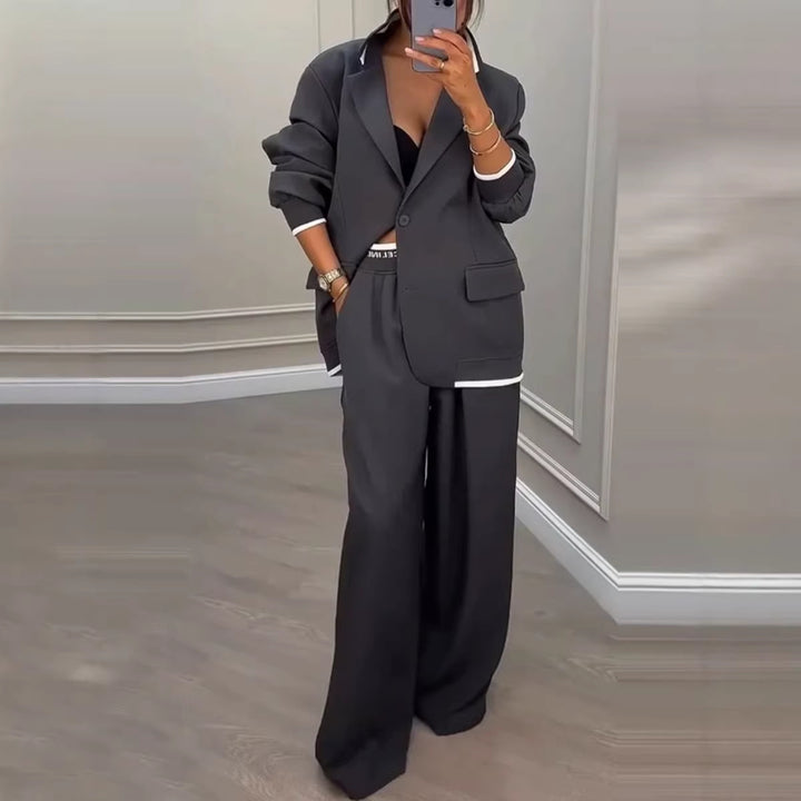 Kvinnes moderne oversized blazer sett med elegante dressbukser Skjora