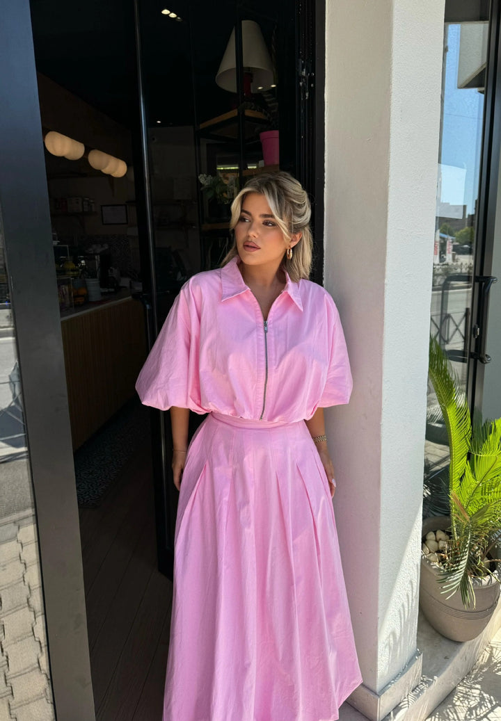 Kvinnes Elegant Maxi Kjole med Høy Utfellbar Hals og Bred Hem