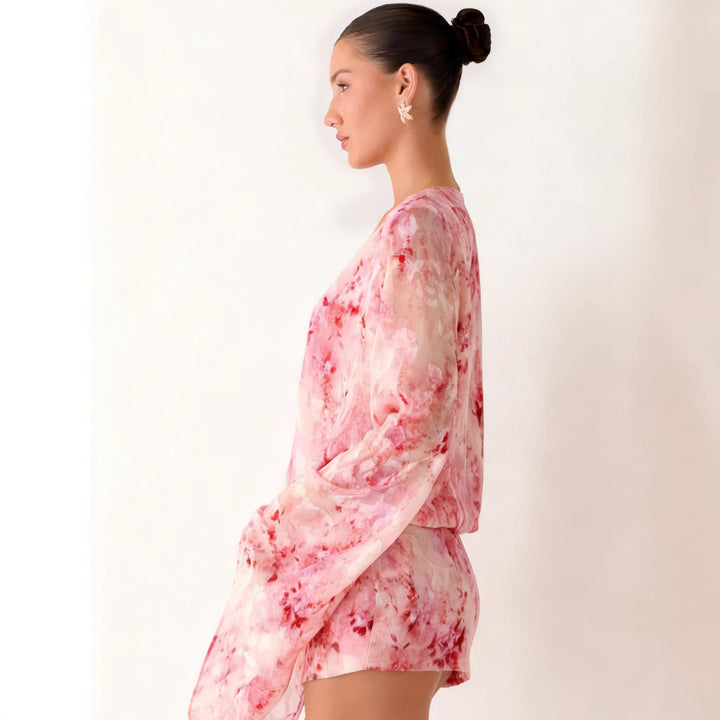 Kvinnes kimono kjole med flytende snitt og elegant V-hals