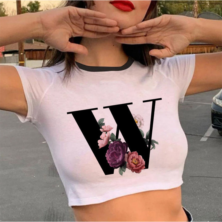 Dame cropped T-skjorte med blomstrede initialdesign Skjora