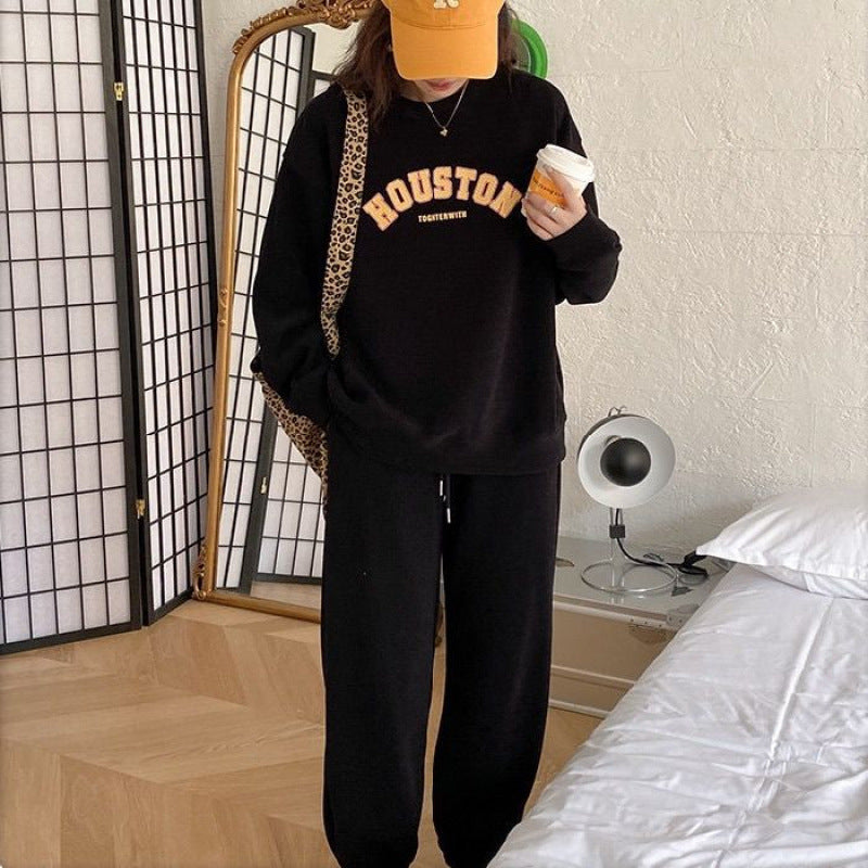 Kvinnens komfortable oversized sweatshirt-bukse kombinasjon Skjora
