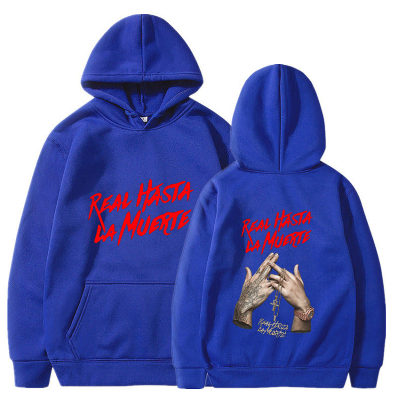Dame hoodie med iøynefallende skrift i urban stil Skjora