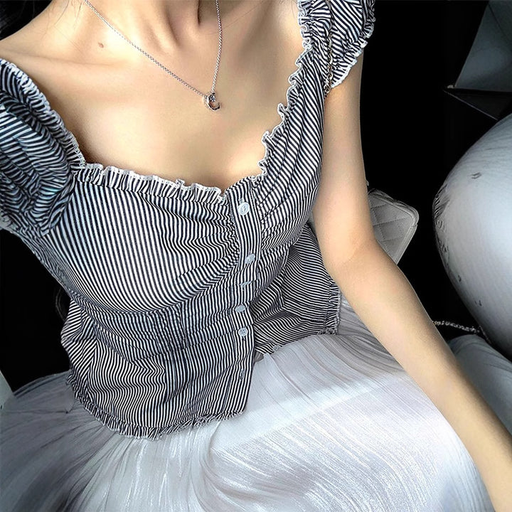 Dame Off-Shoulder Bluse med fine ruffle-detaljer og stripete mønster Skjora