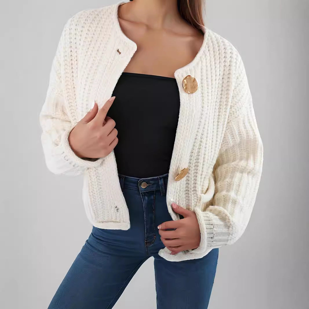 Kvinnens koselige cardigan med store knapper og lappe lommer Skjora
