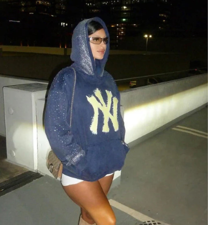 Dame sweatshirt med glitrende detaljer og iøynefallende logo Skjora