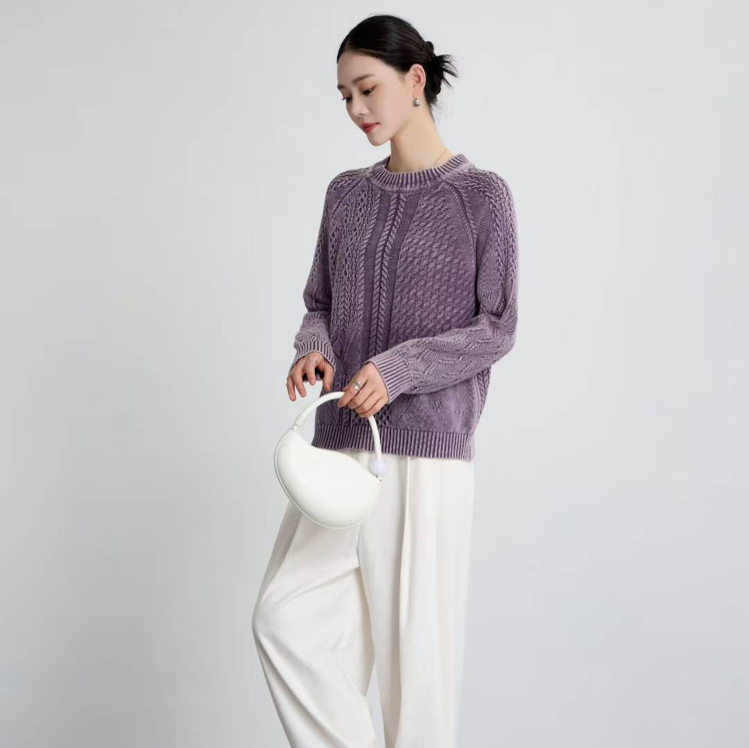 Kvinnes fashionable genser med strukturert kabeldesign og rund halslinning Skjora