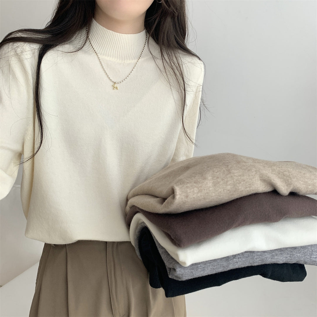 Women's fine-knit sweater with a modern stand-up collar and a relaxed fit Skjora