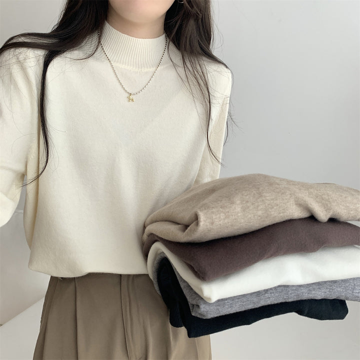 Women's fine-knit sweater with a modern stand-up collar and a relaxed fit Skjora