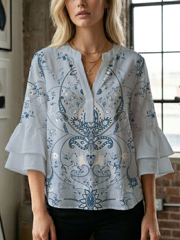 Damebluse med vakker blomstermønster Skjora
