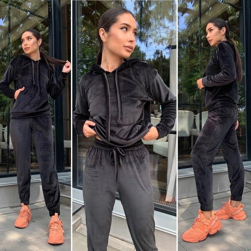 Kvinnelig sporty velour lounge sett med hette og behagelig elastisk midjebånd Skjora