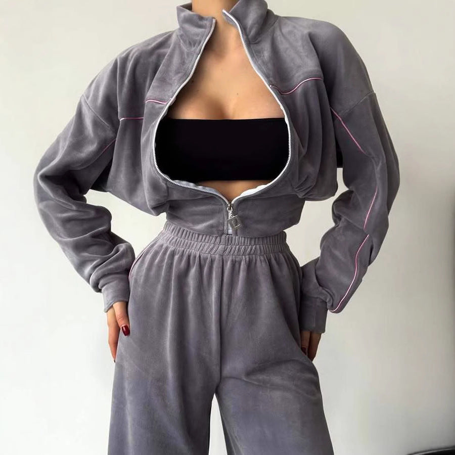 Kvinnelig stilfull fleece joggedress med kort glidelås og elastisk midjebånd Skjora
