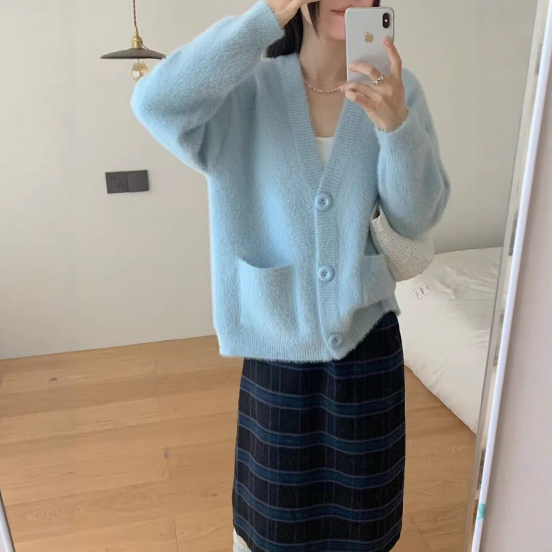 Kvinnes Fluffy Knappe Cardigan med Elegante Lommer Skjora