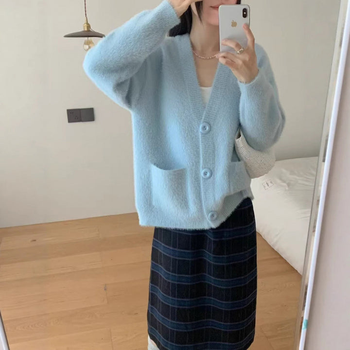 Kvinnes Fluffy Knappe Cardigan med Elegante Lommer Skjora