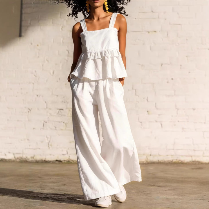 Dame Fashionable Two-Piece with Ruffle Details and Casual Cut Skjora