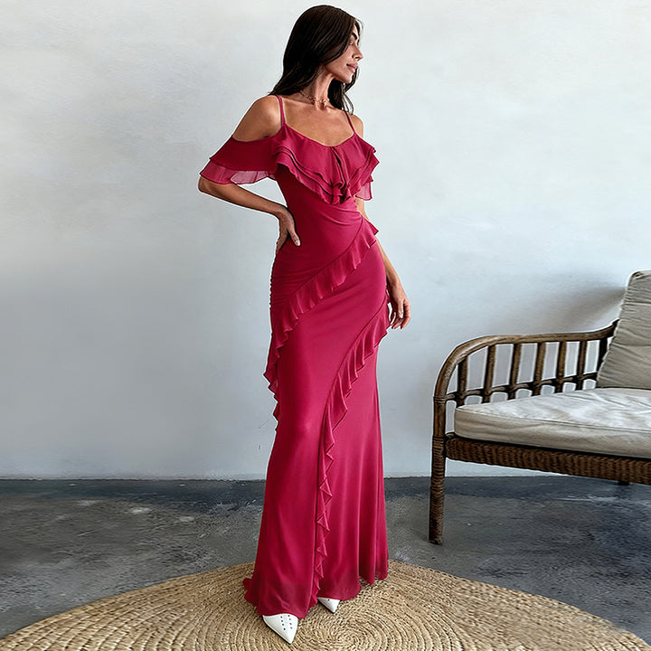 Kvinnes elegant maxi kjole med asymmetrisk volangdesign