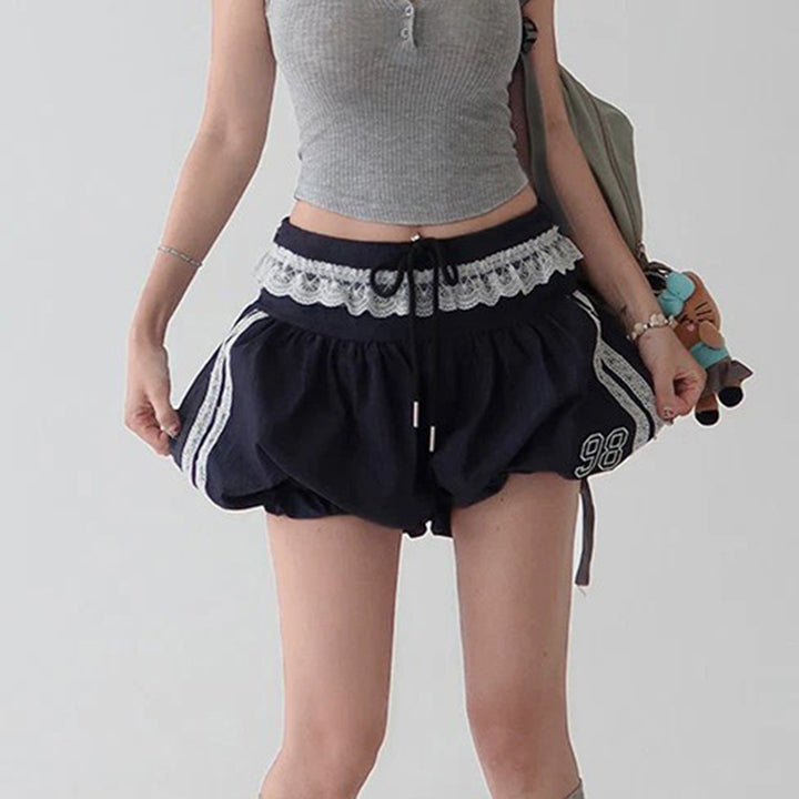 Dame sporty shorts med spisse detaljer og elastisk linning Skjora