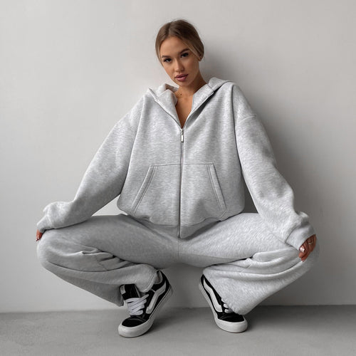 Kvinnelig avslappet fleece treningsdrakt med integrert glidelås og vide bukser Skjora