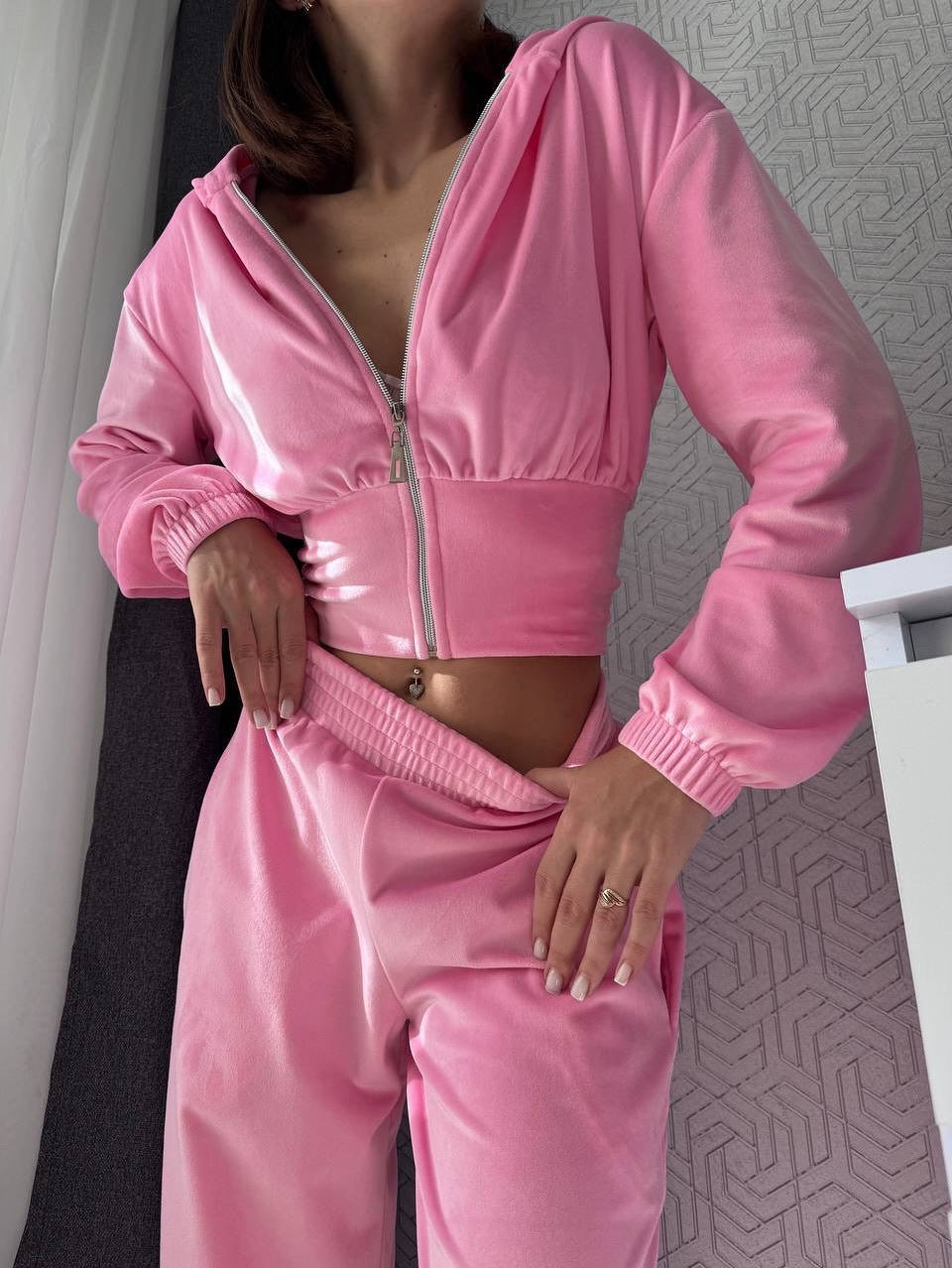 Kvinners rettskårne loungewear-sett med hette og elastisk midje Skjora
