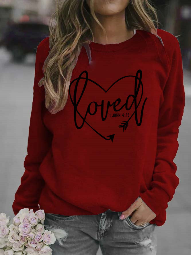Kvinnelig sweatshirt med hjerteformet trykk og inspirerende budskap Skjora