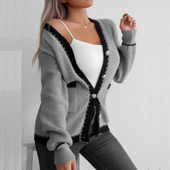 Damer cardigan med fashionable knappelukking og kontrastdetaljer Skjora