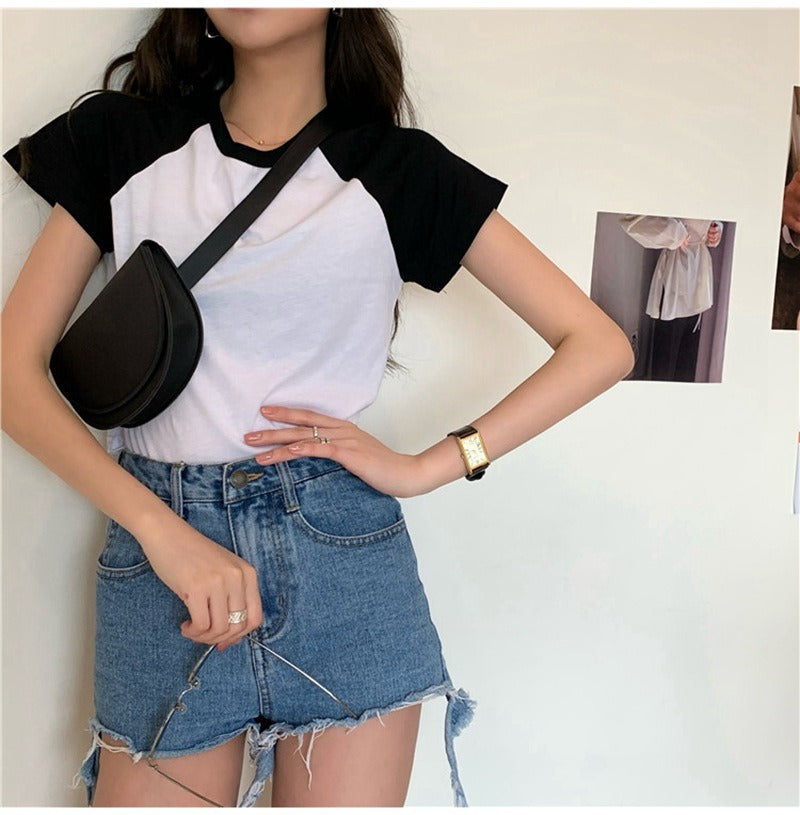 Dame crop top med kontrasterende ermer og komfortabel bomullsblanding