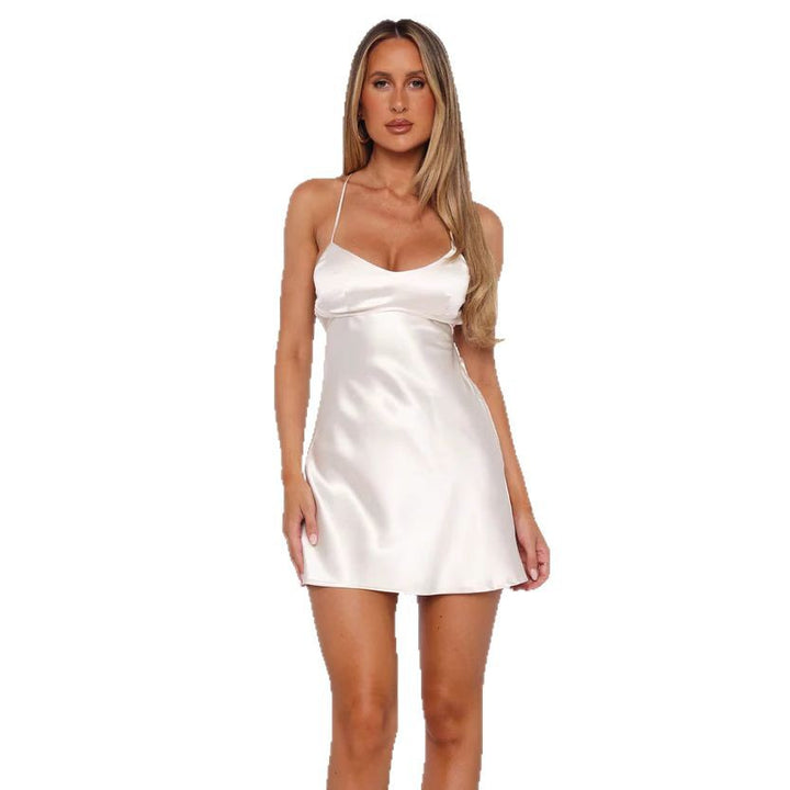 Kvinnens elegante satinkjole til cocktail med justerbare spaghetti stropper og flytende cut