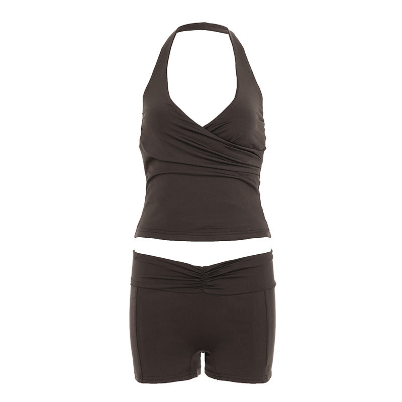 Damer sporty bikini-sett med høyhalset topp og moteriktige shorts Skjora