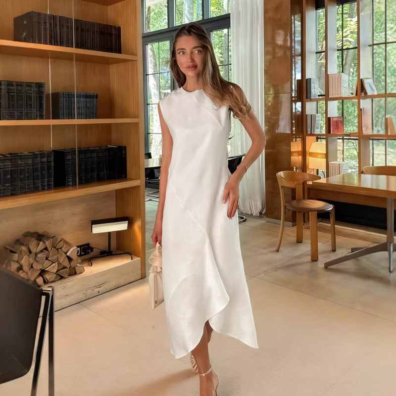 Damer midi-kjole med asymmetrisk hem og elegant snitt Skjora