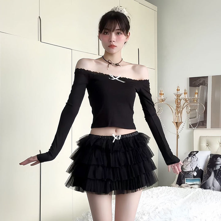 Dames Off-Shoulder Skjorte med Blonde Detaljer og Tettsittende Snitt