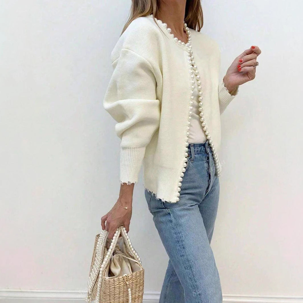 Kvinnes elegant cardigan med perle-dekorert knapdetailjer og moderne snitt Skjora
