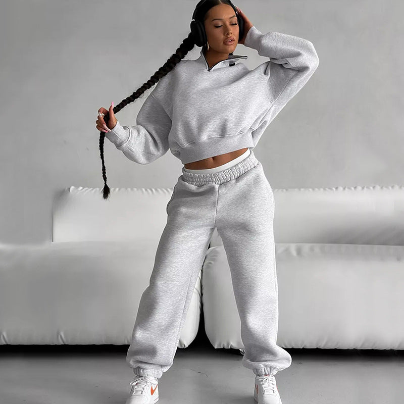 Kvinnen's sporty sweatshirt med høy krage og komfortable joggers Skjora