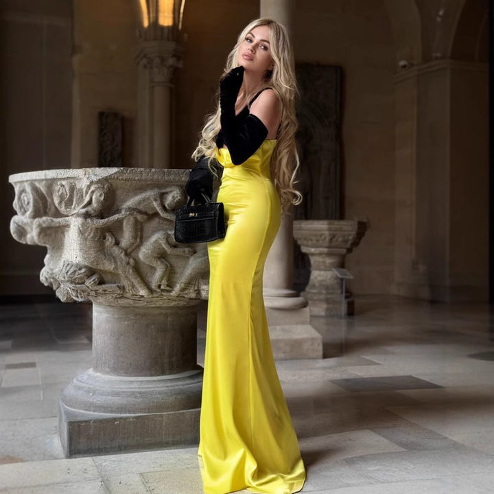 Dame Elegant lang kjole med raffinert bustier-design og flytende skjørt Skjora